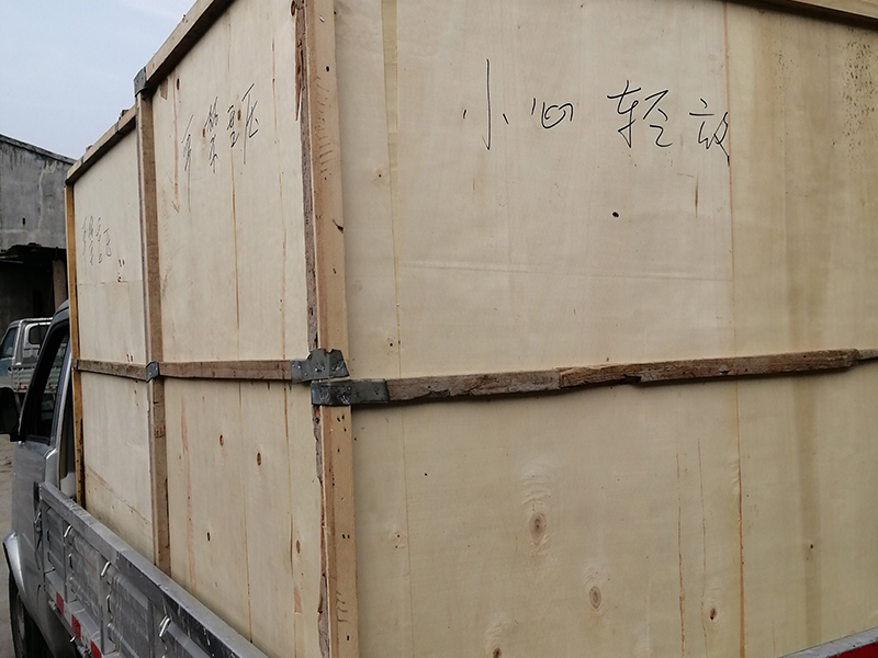 两台小区脱粒机包装发货